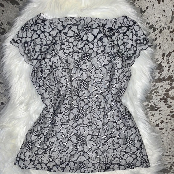 Sleeveless Black & White H&M Blouse Size Medium - Picture 2 of 4